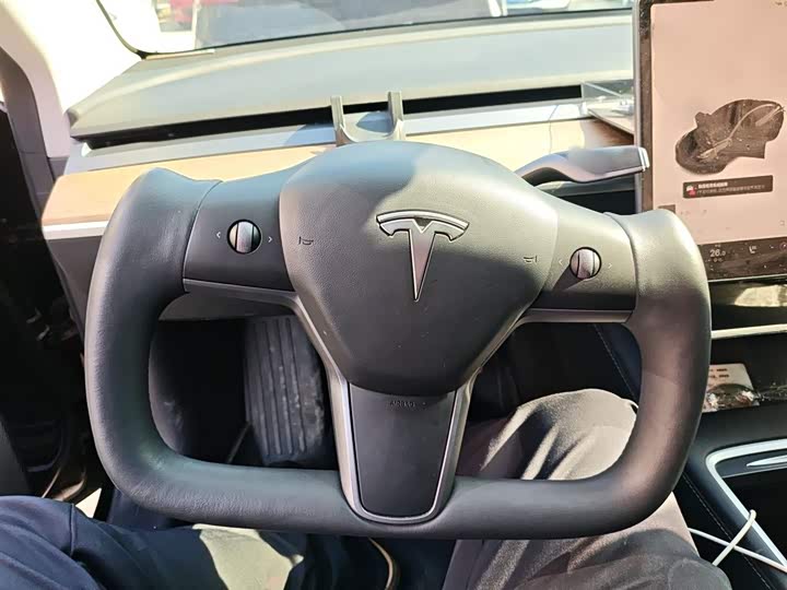 Фото 11 - Tesla Model 3