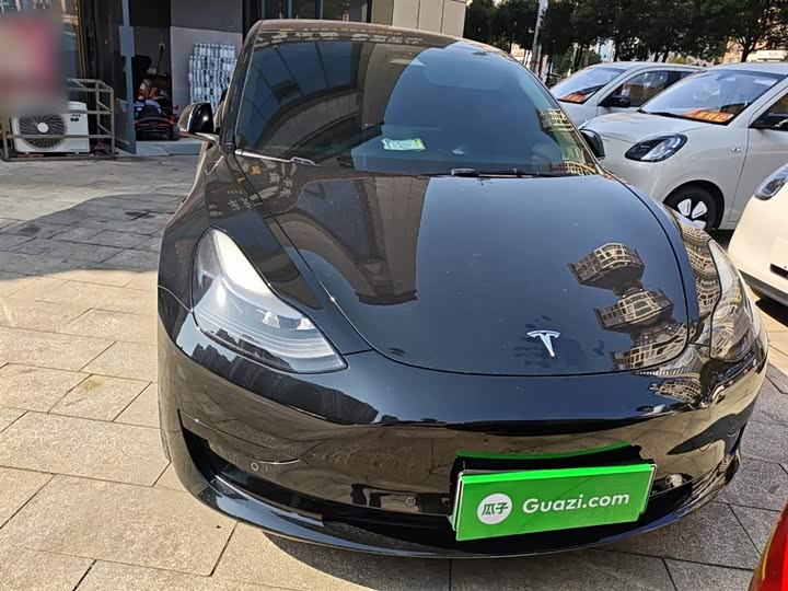 Фото 3 - Tesla Model 3