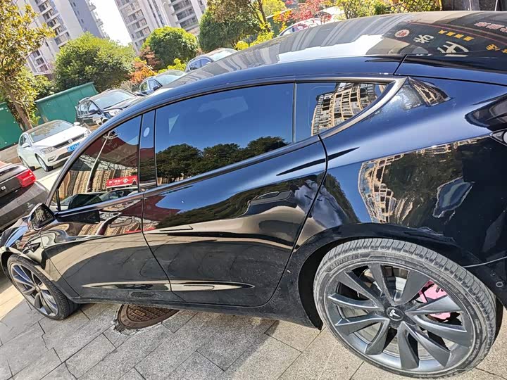 Фото 5 - Tesla Model 3