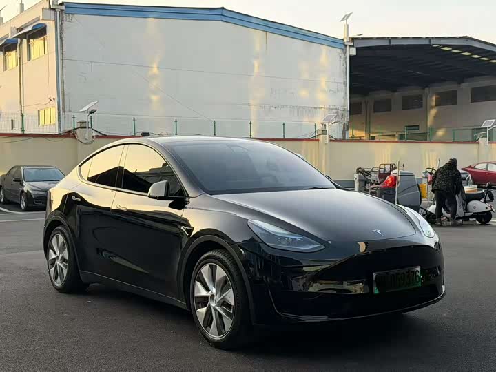 Фото 3 - Tesla Model Y