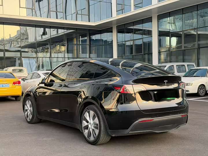 Фото 4 - Tesla Model Y