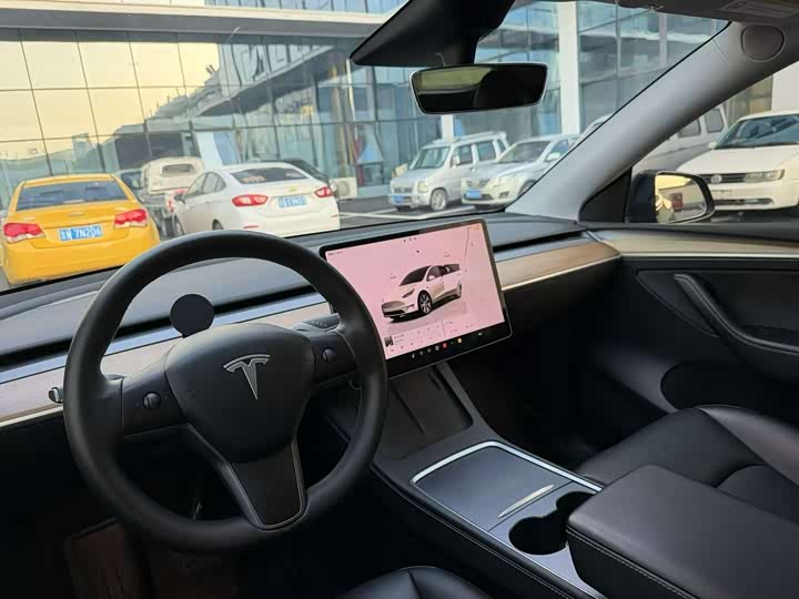 Фото 8 - Tesla Model Y