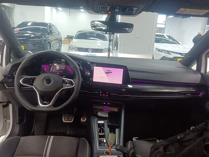 Фото 10 - Volkswagen Golf