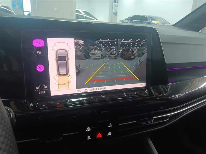 Фото 13 - Volkswagen Golf