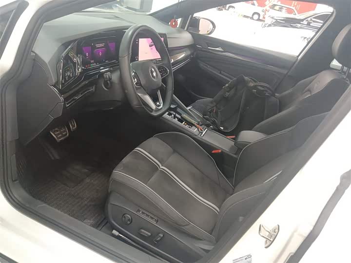 Фото 15 - Volkswagen Golf