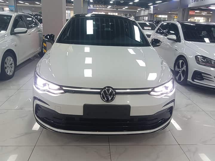 Фото 3 - Volkswagen Golf