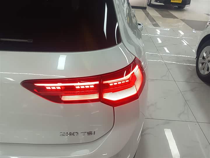 Фото 8 - Volkswagen Golf