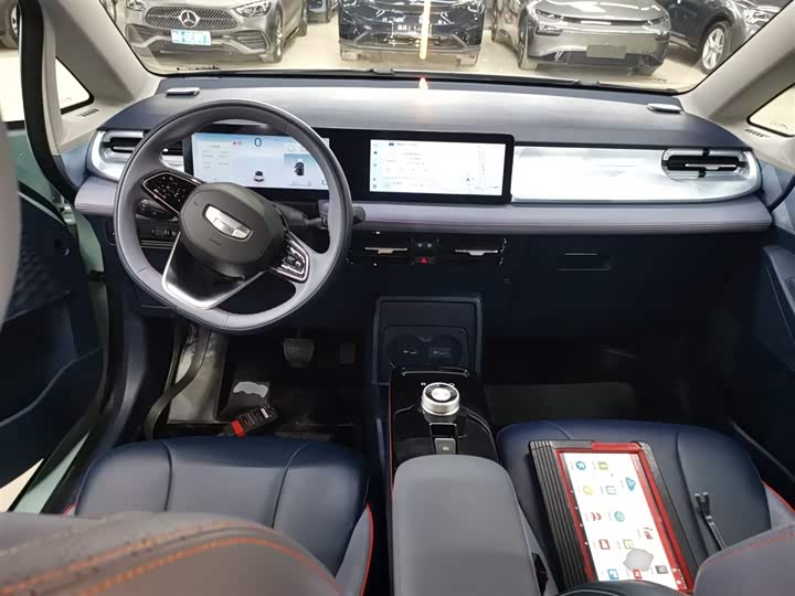 Фото 10 - Geely Geometry E Firefly