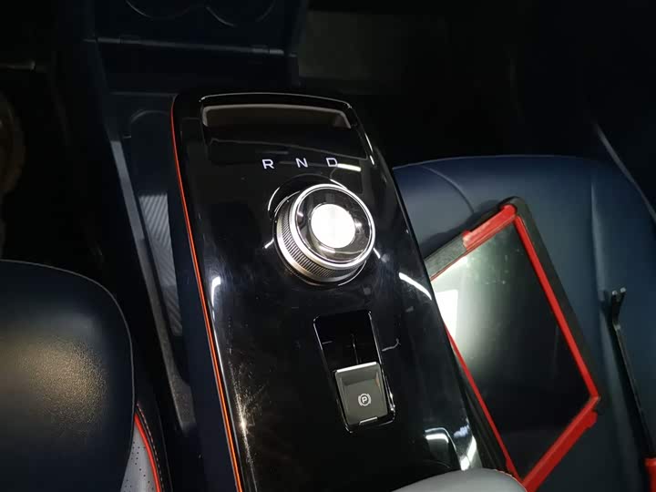 Фото 14 - Geely Geometry E Firefly