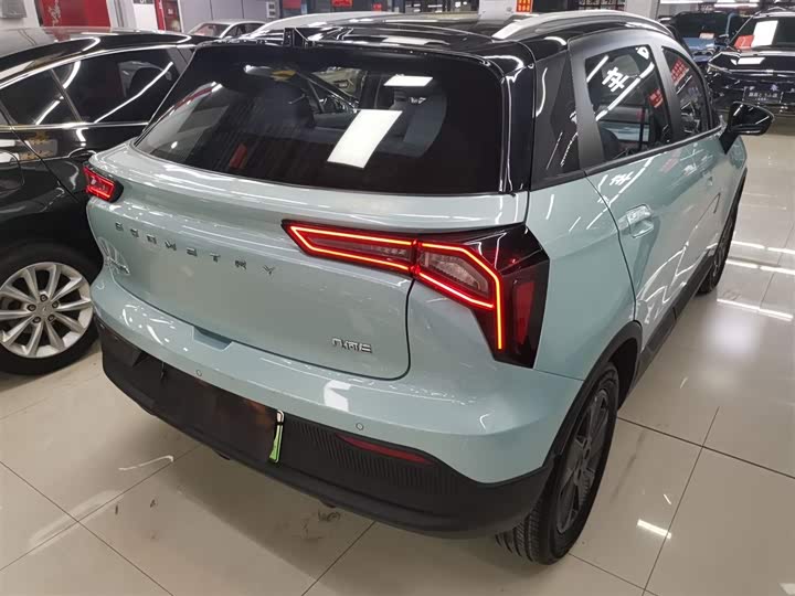 Фото 7 - Geely Geometry E Firefly