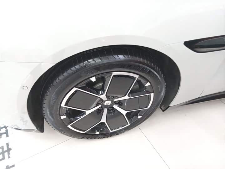 Фото 23 - Xiaomi SU7