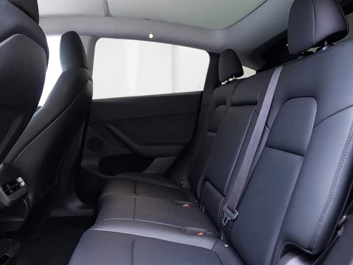 Фото 13 - Tesla Model Y