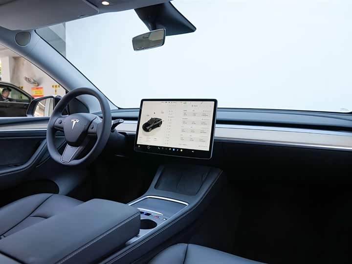 Фото 14 - Tesla Model Y