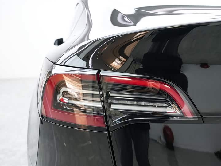 Фото 16 - Tesla Model Y