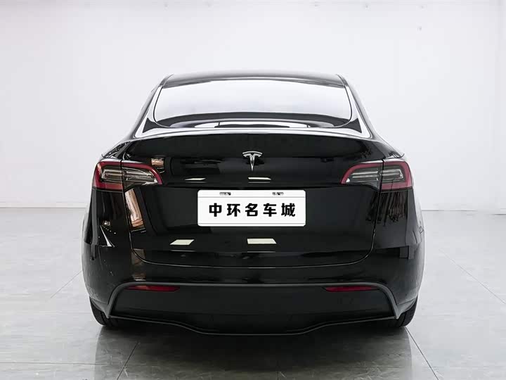 Фото 17 - Tesla Model Y