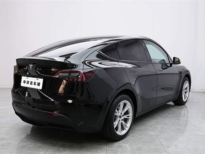 Фото 18 - Tesla Model Y