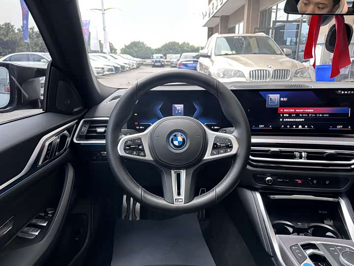 Фото 12 - BMW i4