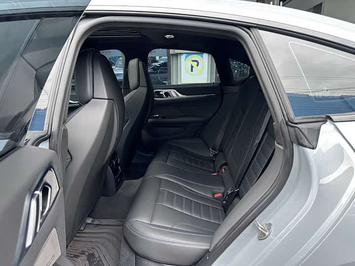 Фото 13 - BMW i4