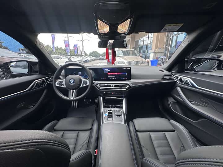 Фото 14 - BMW i4