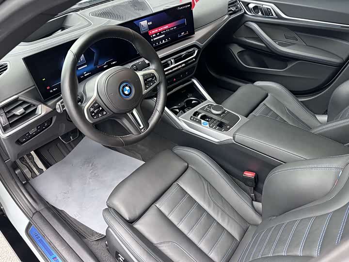 Фото 15 - BMW i4