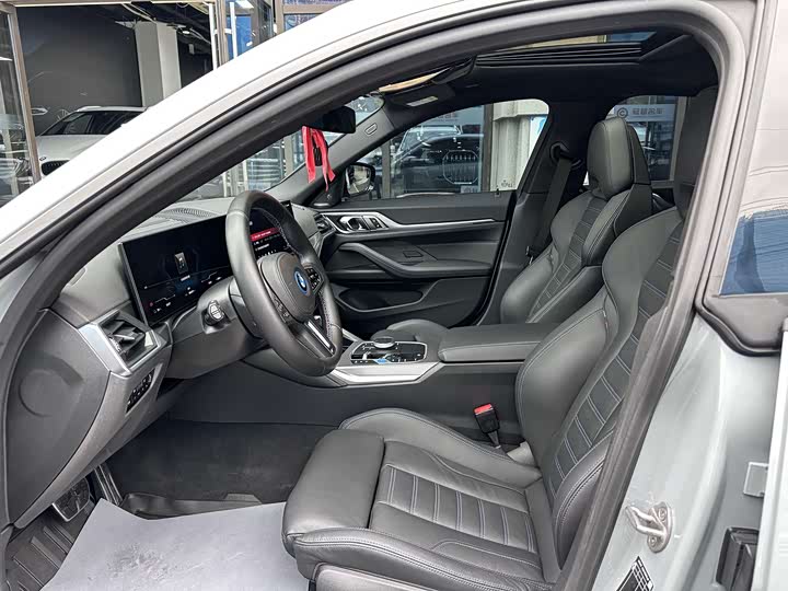 Фото 17 - BMW i4