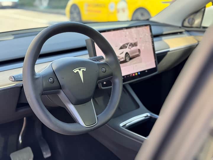 Фото 13 - Tesla Model Y