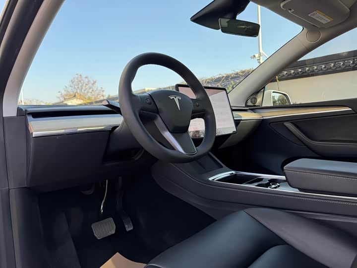 Фото 8 - Tesla Model Y