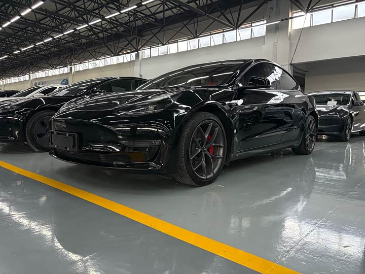 Фото 1 - Tesla Model 3