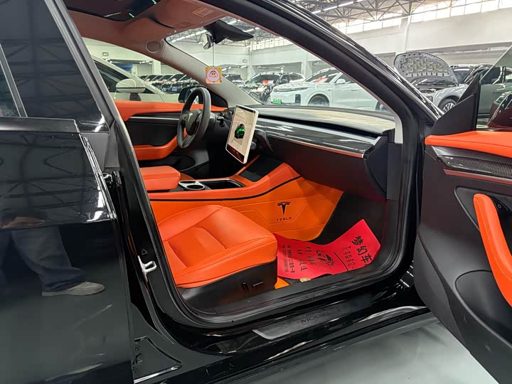 Фото 10 - Tesla Model 3