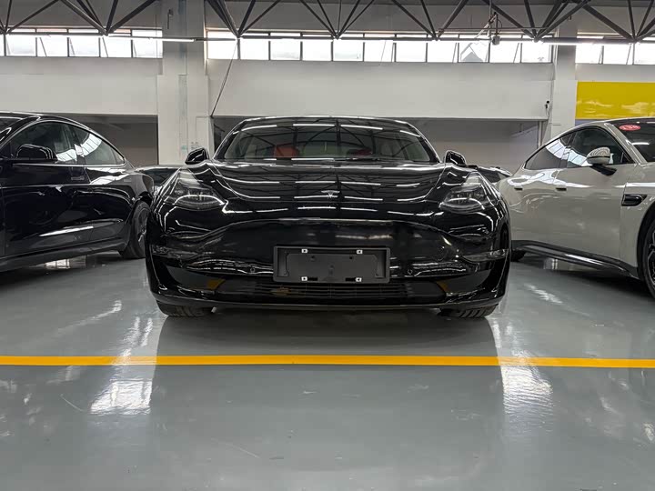 Фото 2 - Tesla Model 3