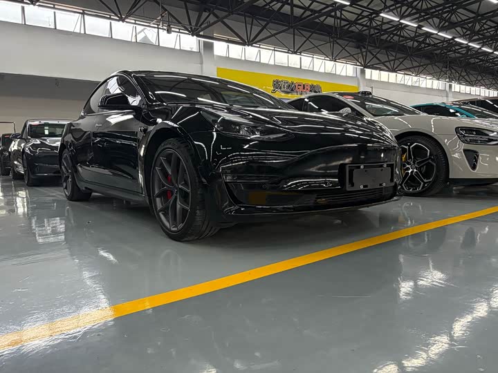 Фото 3 - Tesla Model 3