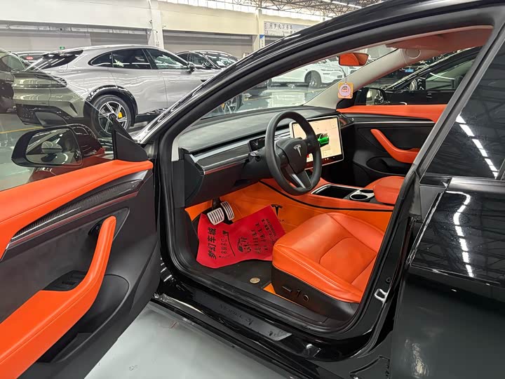 Фото 4 - Tesla Model 3