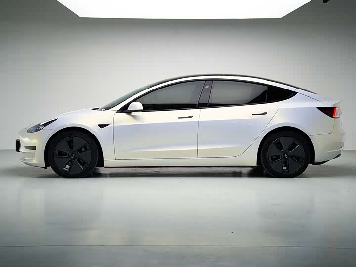 Фото 13 - Tesla Model 3