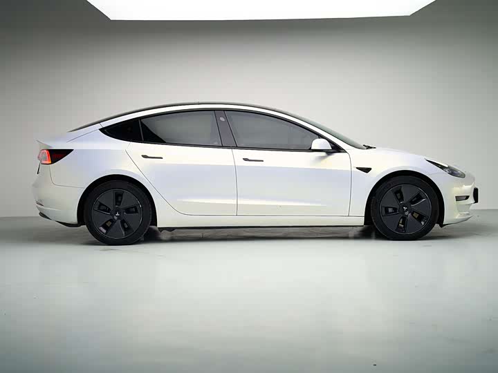 Фото 14 - Tesla Model 3