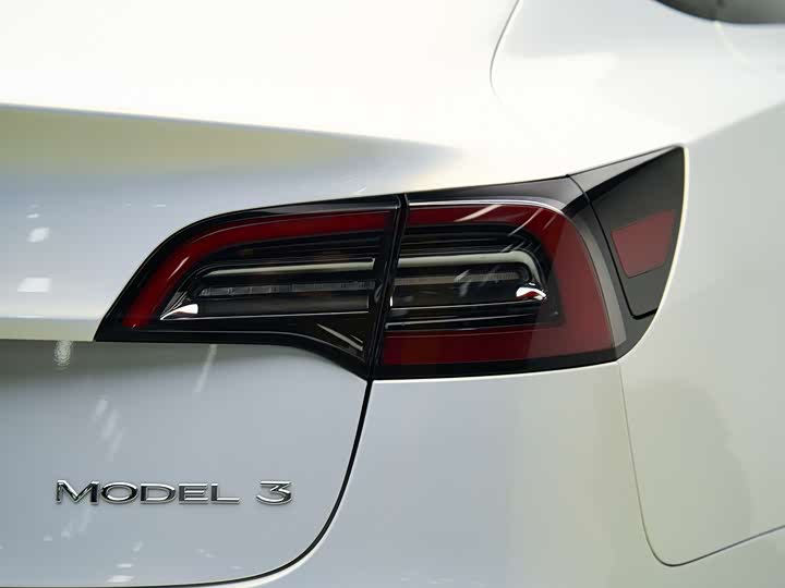 Фото 17 - Tesla Model 3