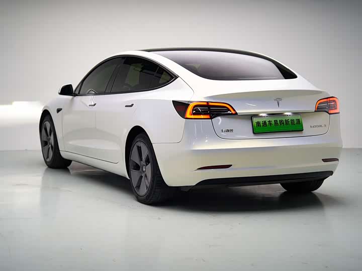 Фото 20 - Tesla Model 3