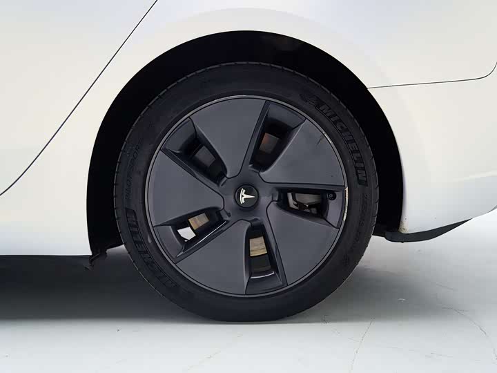 Фото 6 - Tesla Model 3