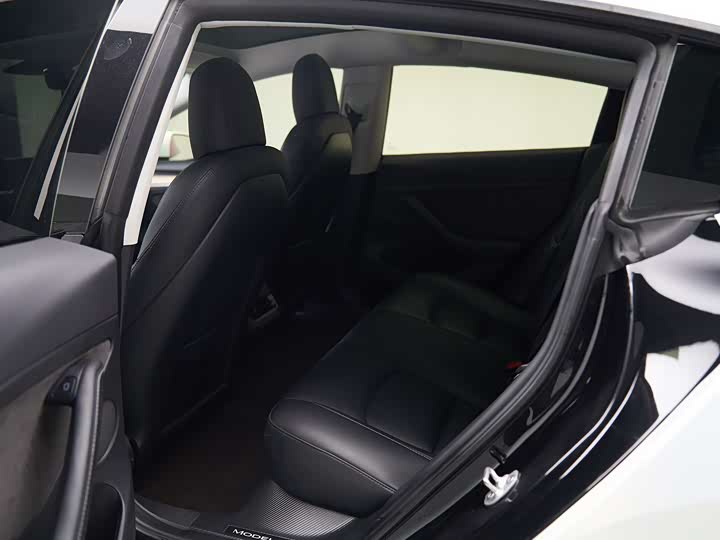 Фото 8 - Tesla Model 3