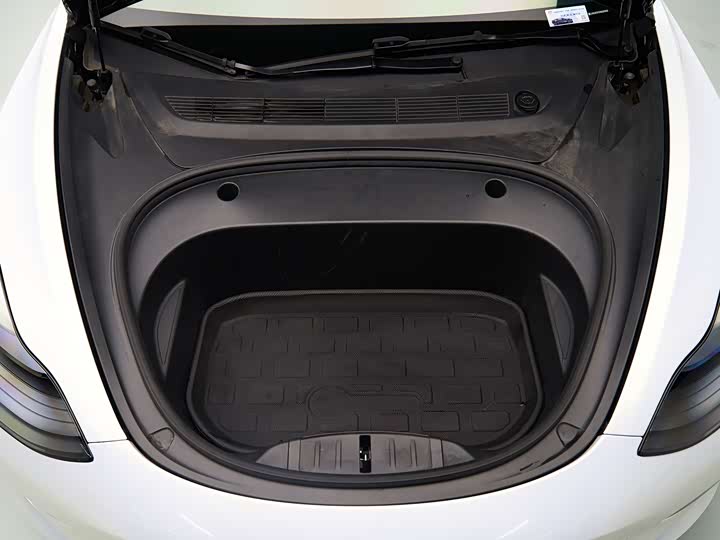 Фото 9 - Tesla Model 3