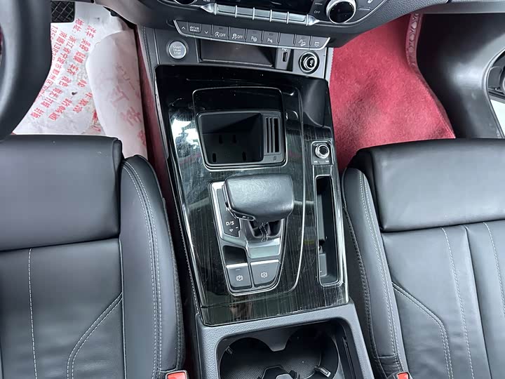 Фото 10 - Audi Q5L