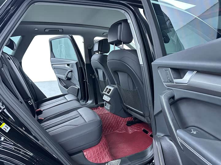 Фото 14 - Audi Q5L