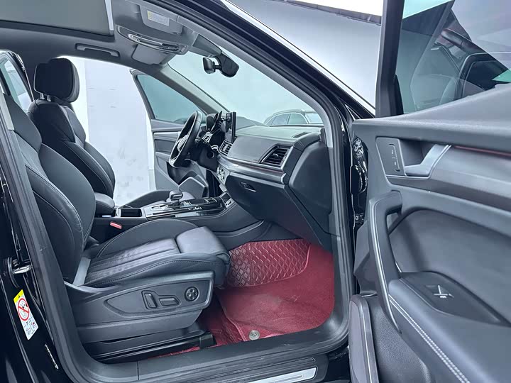 Фото 16 - Audi Q5L