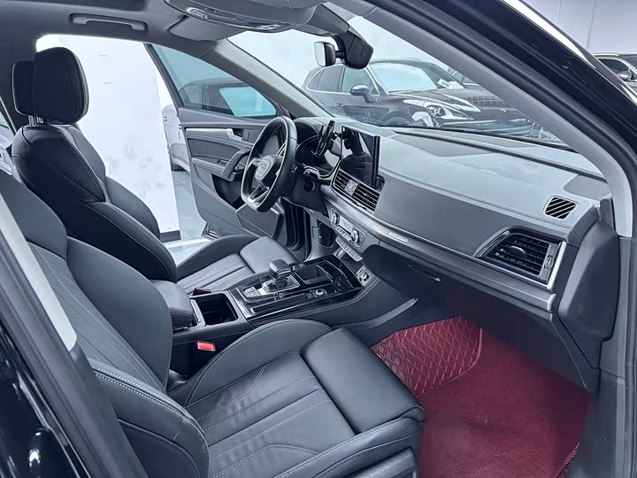 Фото 17 - Audi Q5L