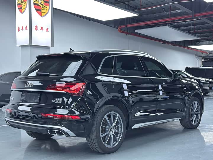 Фото 19 - Audi Q5L