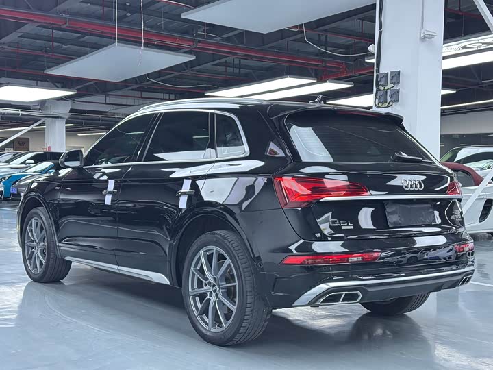 Фото 21 - Audi Q5L