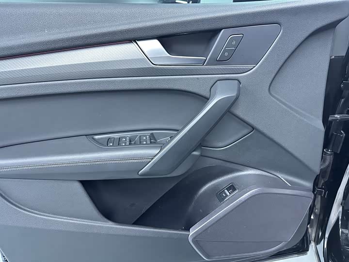 Фото 7 - Audi Q5L