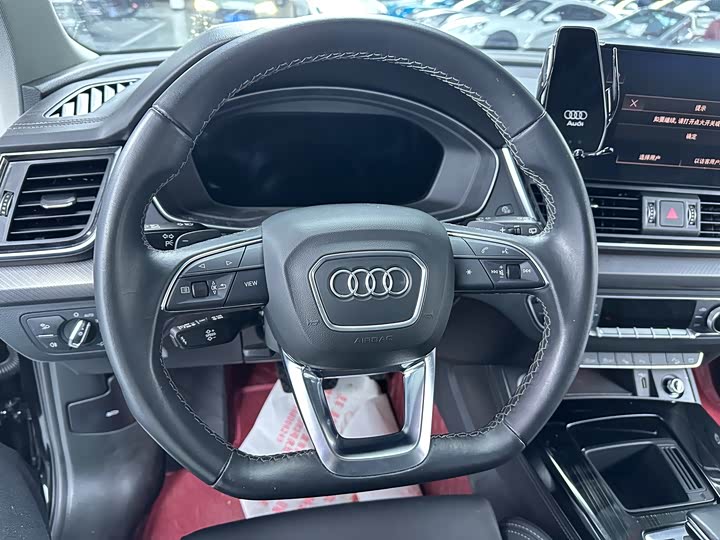 Фото 8 - Audi Q5L