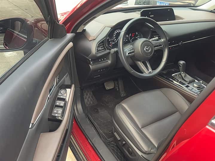 Фото 9 - Mazda CX-30