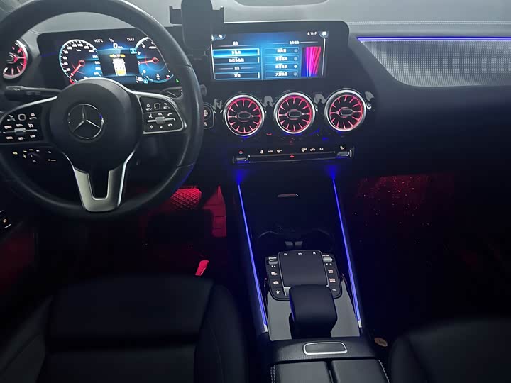 Фото 11 - Mercedes-Benz GLA-Class