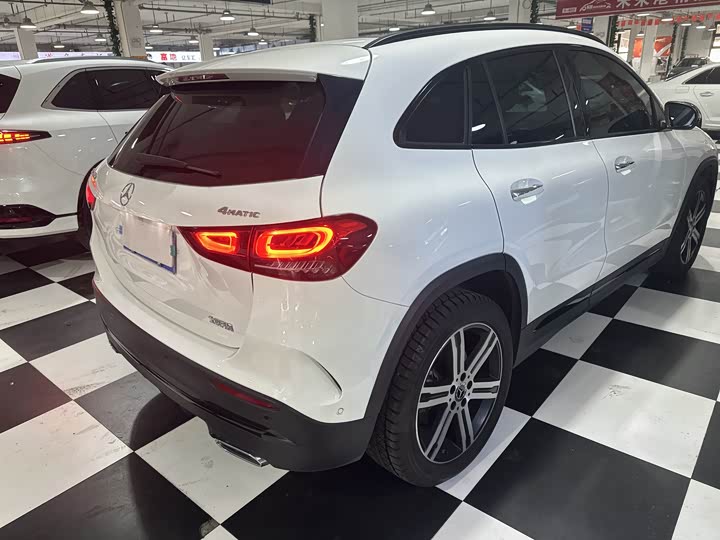 Фото 4 - Mercedes-Benz GLA-Class